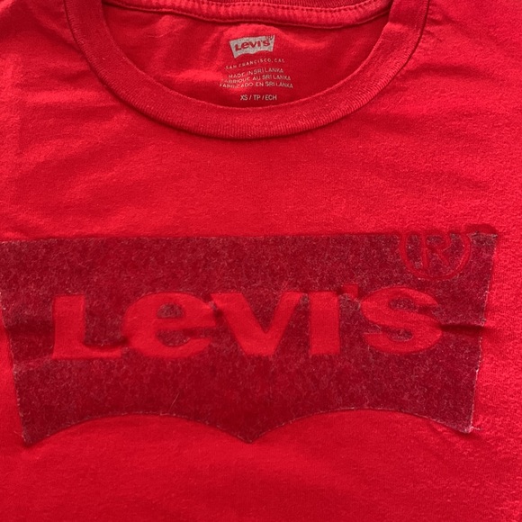 Levi’s short sleeve tee EUC like new - Picture 2 of 3